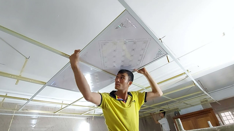 ưu-nhược-điểm-của-trần-nhựa-thả-60x60