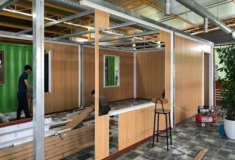 Thi Công Vách Nhựa 2 Mặt Giả Gỗ