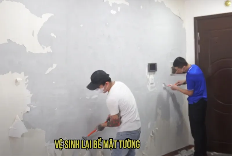 Xử Lý Vệ Sinh Bề Mặt Tường Trước Khi ốp Tấm